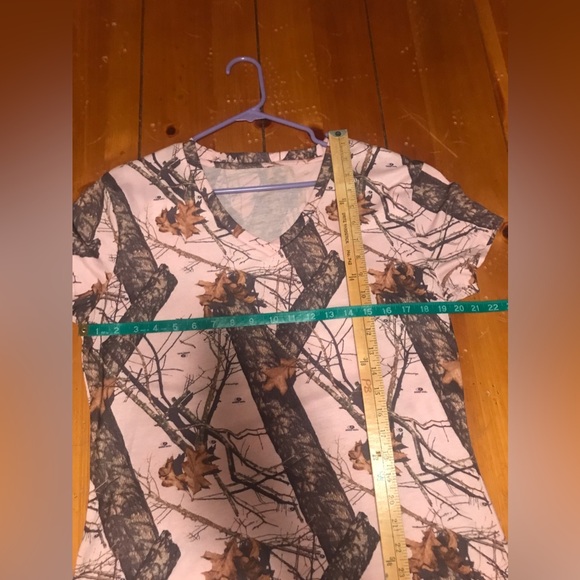 Unbranded camouflage shirt, no size tag, pink brown camouflage. - Picture 5 of 6
